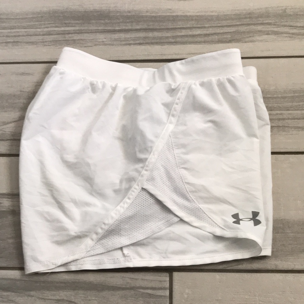 UNDER ARMOUR Loose Heatgear Women White Running Shorts | XS